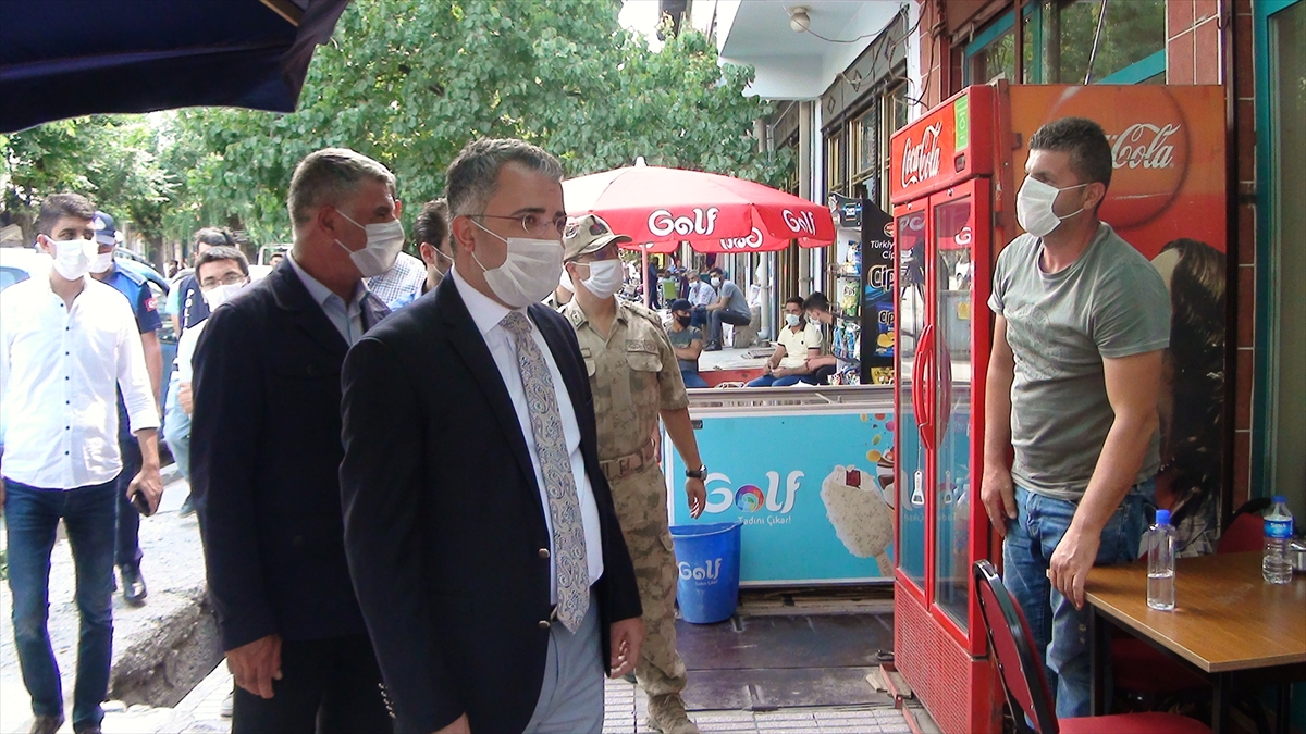 Kars'ın ilçelerinde kaymakamlar Kovid-19 denetimi yaptı