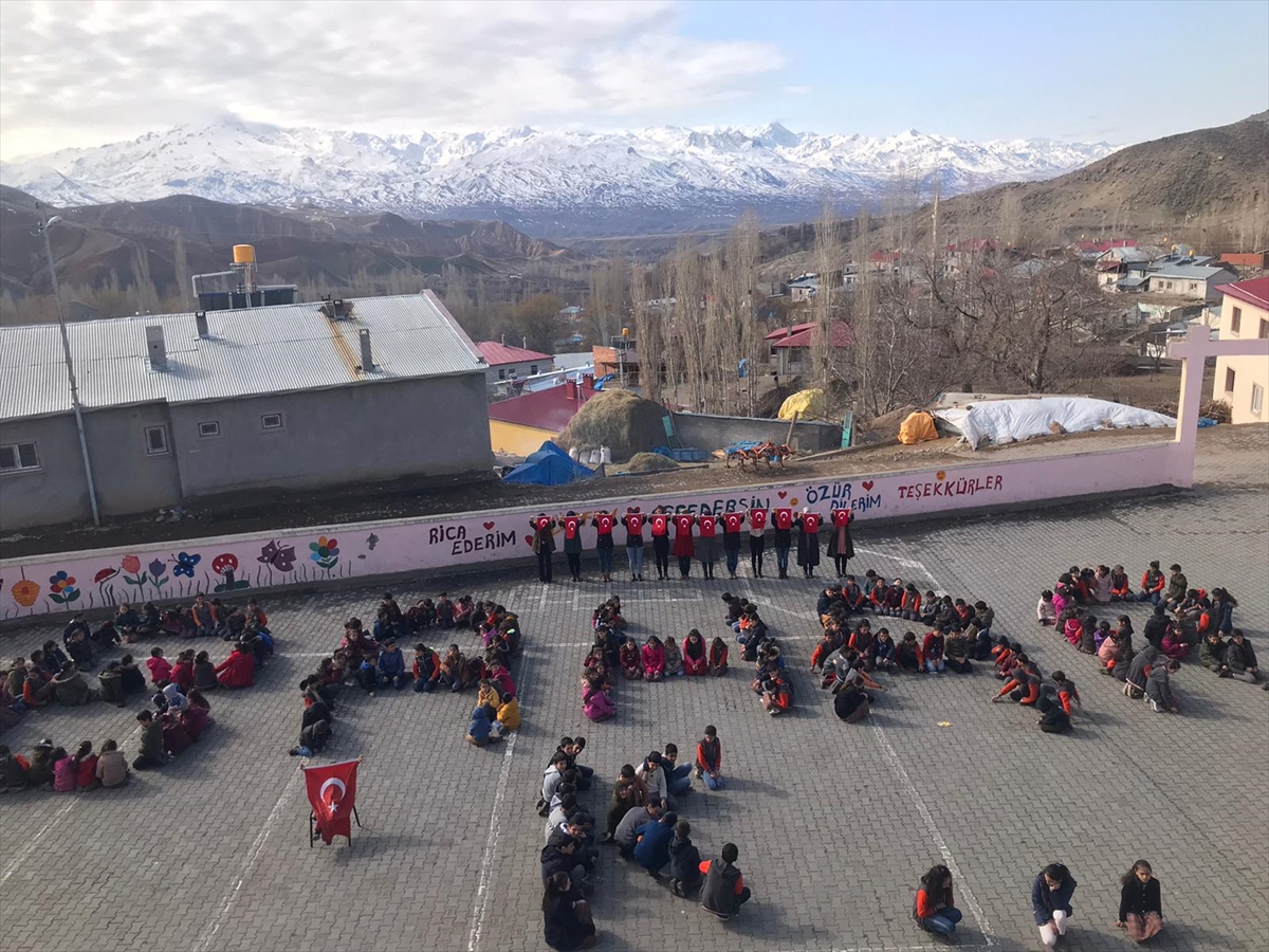 Karslı miniklerden Mehmetçiğe klipli destek