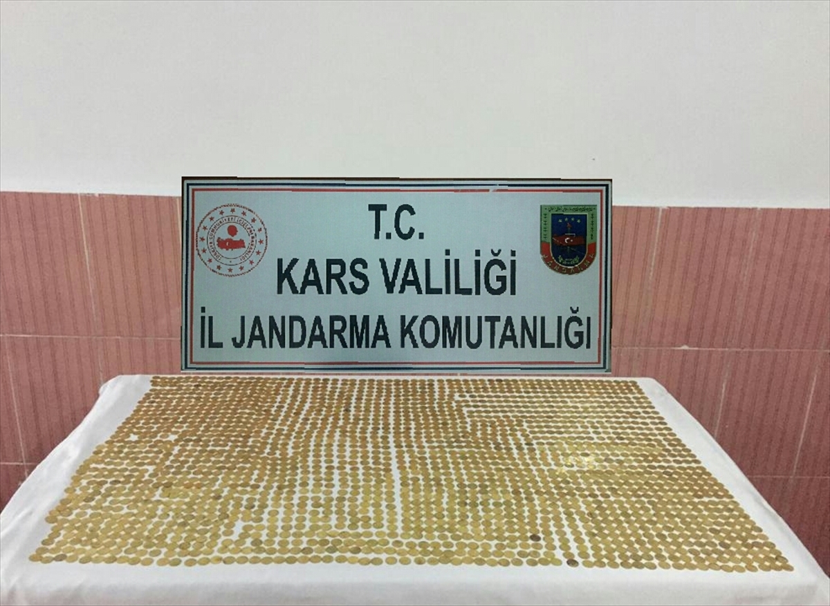 Kars'ta bir araçta 1995 tarihi sikke ele geçirildi