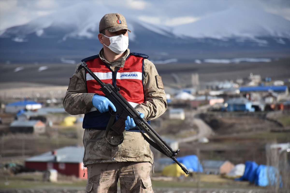 Kars'ta bir köy daha koronavirüs tedbirleri kapsamında karantinaya alındı