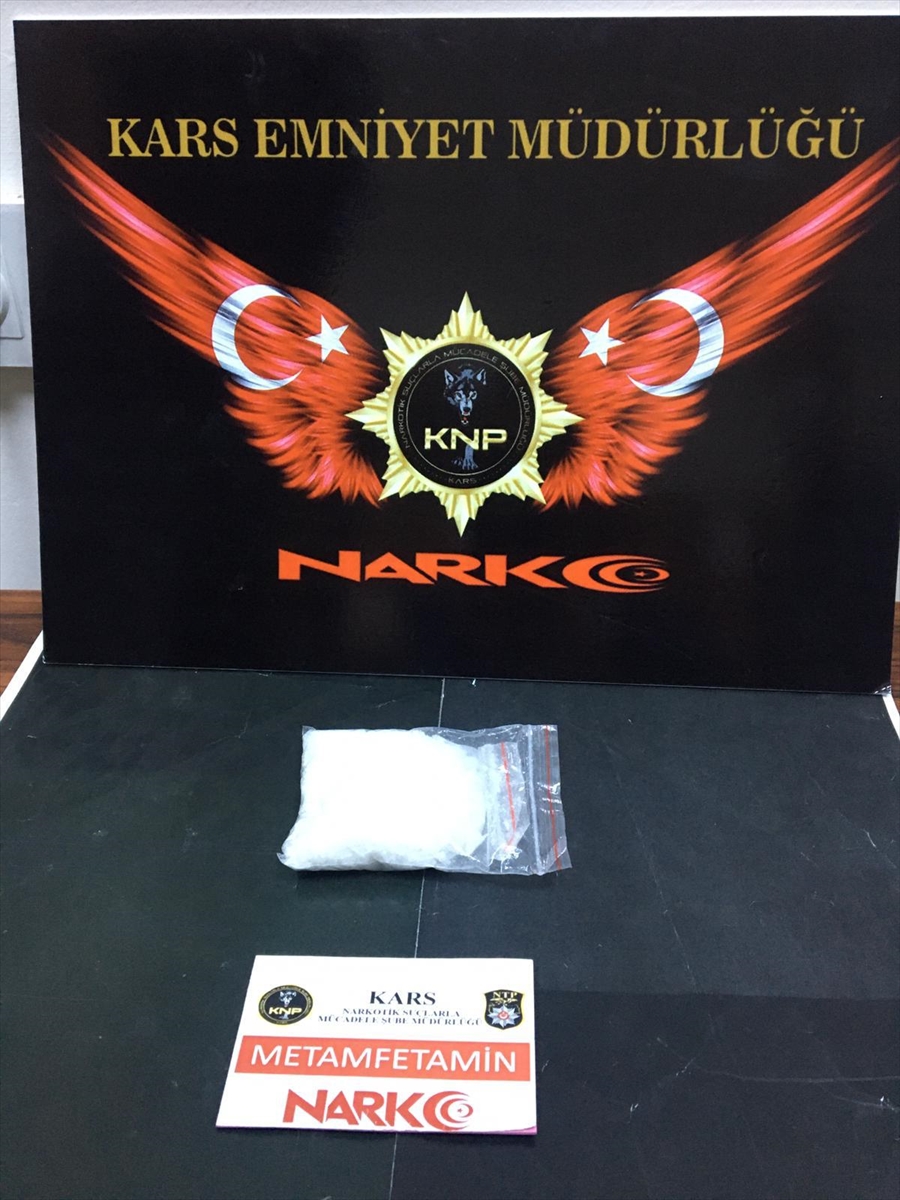 Kars'ta dedektör köpek Odin destekli uyuşturucu operasyonunda 2 kişi yakalandı