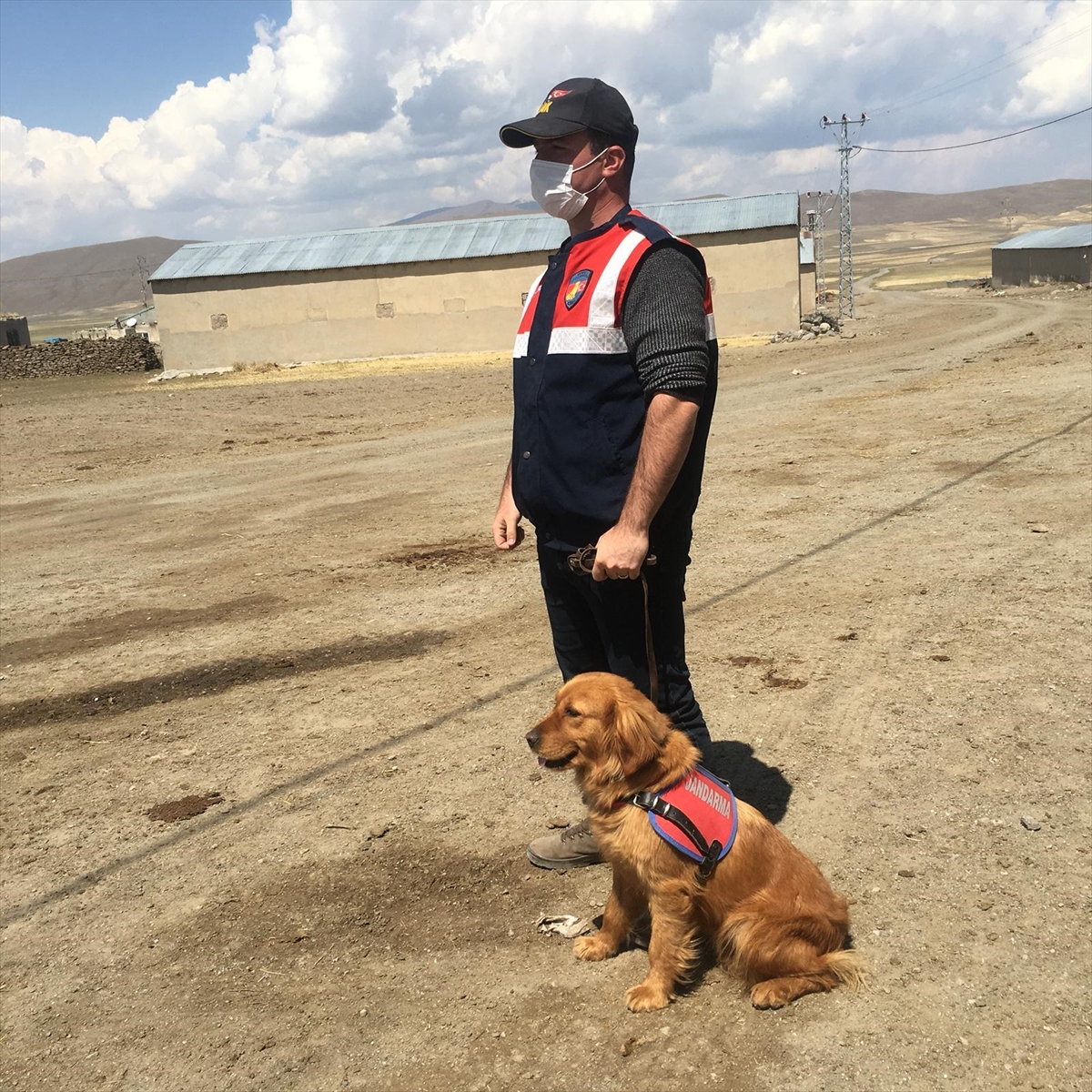 Kars'ta iki gündür haber alınamayan anne ve oğlu için arama çalışması başlatıldı
