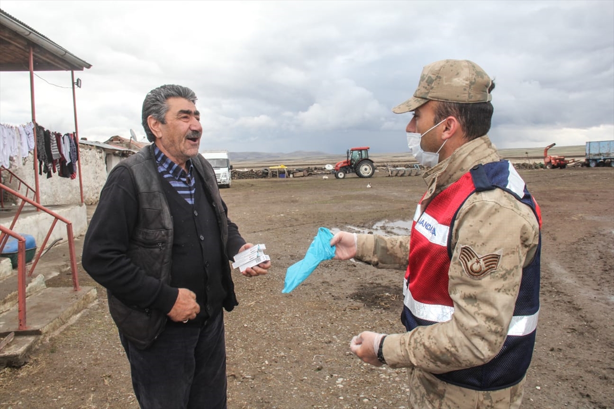 Kars'ta ilaçları biten KOAH hastasının yardımına Vefa ekibi yetişti