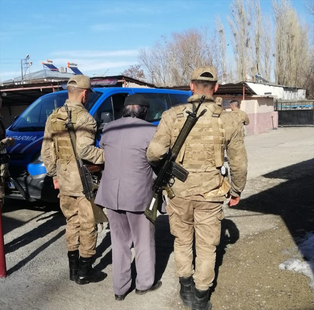 Kars'ta tartıştığı kızını öldüren, eşini de yaralayan şüpheli tutuklandı