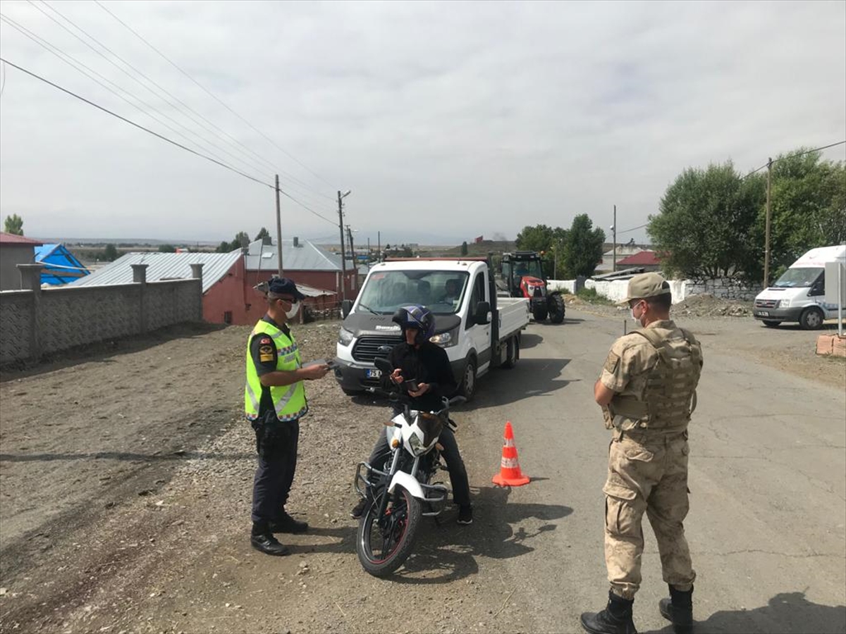 Kars'taki denetimlerde 12 araç trafikten men edildi