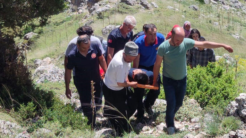 Kayalıklardan düşen çoban yaralandı