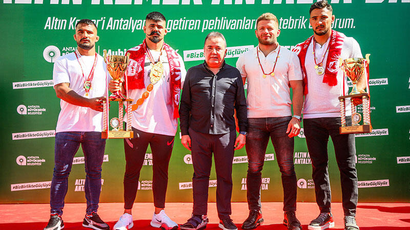 Kırkpınar Başpehlivanı Şimşek'e, memleketinde coşkulu karşılama