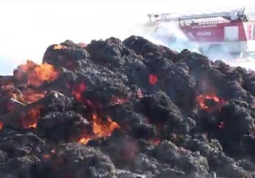 Köyde çıkan yangında 50 ton ot ve saman kül oldu