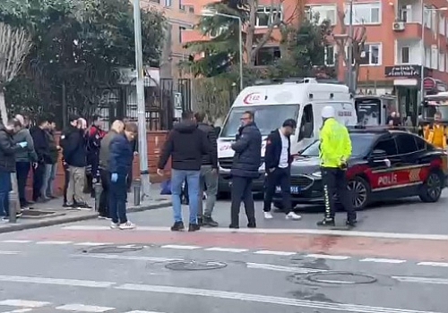 Küçükçekmece’de otomobile silahlı saldırı düzenlendi! 1 kişi öldü