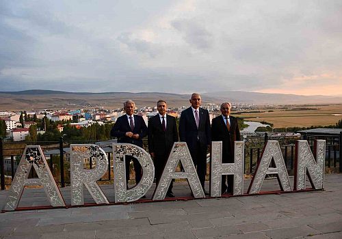 Kültür ve Turizm Bakanı Mehmet Nuri Ersoy, tarihi Ardahan Kalesi’nde incelemelerde bulundu.