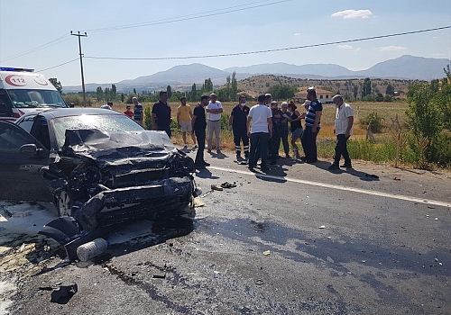 Malatya'da iki otomobil çarpıştı: 2 ölü, 3 yaralı