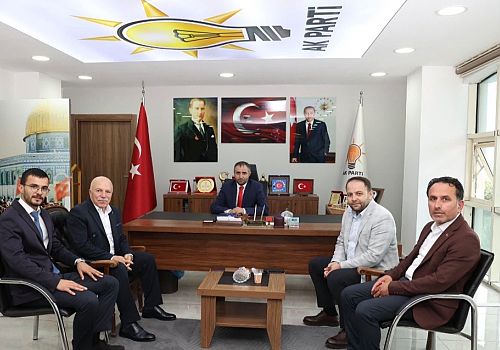 Mehmet Sekmen, Ardahan programı kapsamında AK Parti Ardahan İl Başkanlığı’nı ziyaret etti.