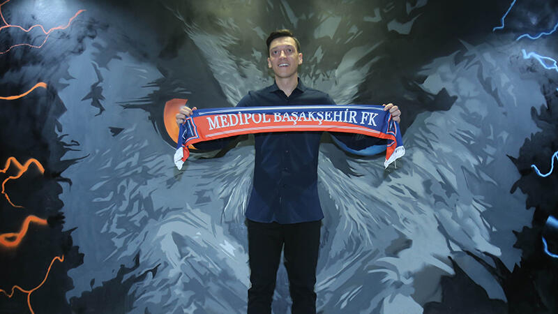 Mesut Özil, 1+1 yıllığına Başakşehir'de