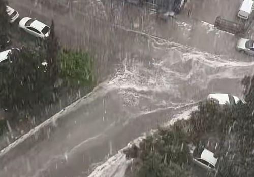 Meteorolojik Kuşatma: Adana’da Asfalt Suya, Trafik Kaosa Teslim!