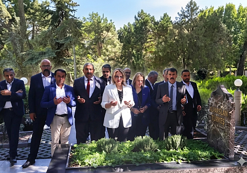 MHP Ardahan Teşkilatı’ndan Ankara’da Anlamlı Ziyaret: Başbuğ Alparslan Türkeş Kabri Başında Anıldı