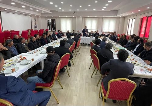 Milletvekili Kaan Koç, Hanak ilçesinde köy ve mahalle muhtarlarıyla istişare toplantısı yaptı.