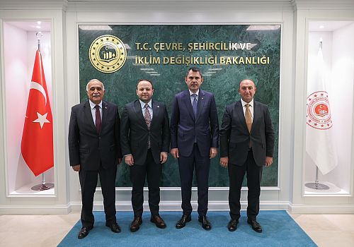  Milletvekili Koç, Çıldır ve Hanak Belediye Başkanlarıyla birlikte Bakan Murat Kurum'u ziyaret etti.