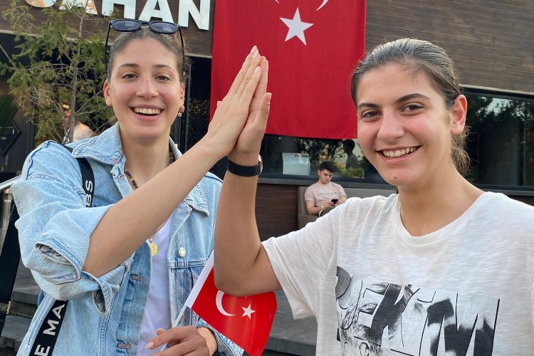 Milli Voleybolcu İlkin Aydın