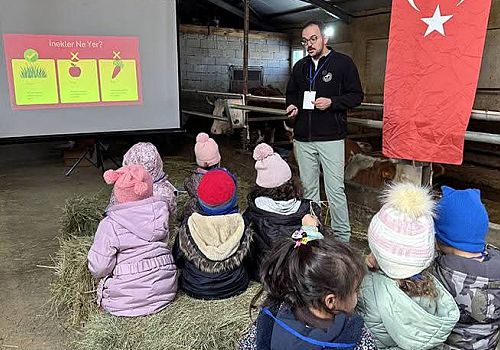 Miniklere Ahırda Uygulamalı Ders: Minik Çiftçi Akademisi ile Tarım ve Hayvancılığı Yerinde Öğrendiler