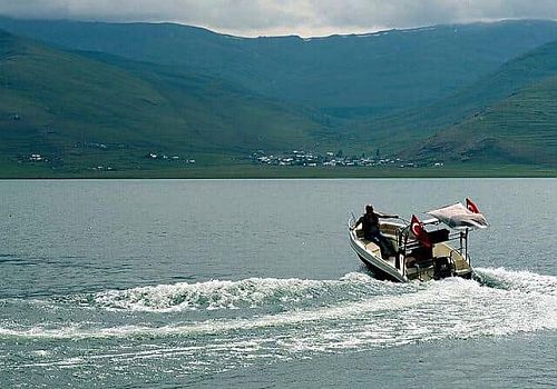 Morkoç, Çıldır Gölü’nde de Tekne Turları ve Sahil Hayali Gerçek Olsun