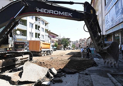 Muş'ta Cumhuriyet Caddesi'ndeki yenileme çalışmalarında sona gelindi
