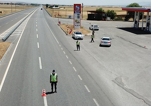 Muş'ta jandarmadan drone destekli trafik denetimi