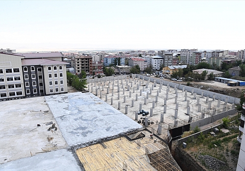 Muş'ta Kent Meydanı ve 550 Araçlık Otopark Projesi'nin yüzde 50'si tamamlandı