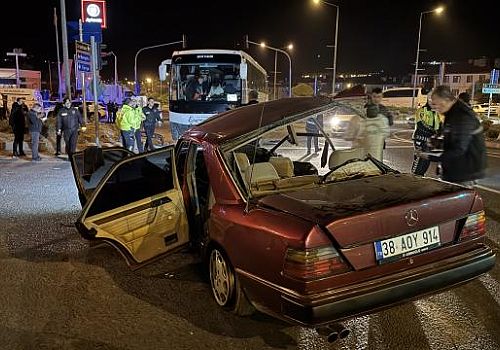 Nevşehir Ürgüp’te Trafik Kazası: Otomobil Tur Otobüsüyle Çarpıştı, 2 Kişi Hayatını Kaybetti