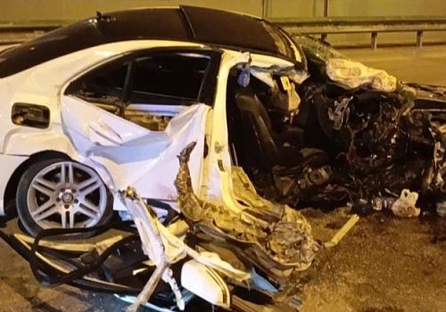 Nilüfer’de Korkunç Kaza: Otomobil Direğe ve Minibüse Çarptı!