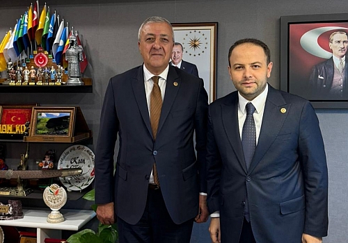 O El 23 Yıldır Ülkeye Hizmet Ediyor Budak’tan ‘el öpme’ tartışmasına yanıt: Saygı göstermek suç değil