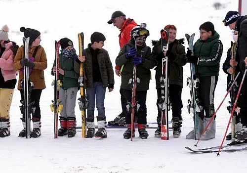 Öğrenciler Yalnızçam'da aldıkları eğitimle geleceğin uzman kayakçısı olacak