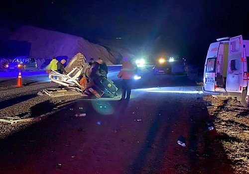 Oltu’da Ambulans ile Traktör Çarpıştı: 4 Yaralı