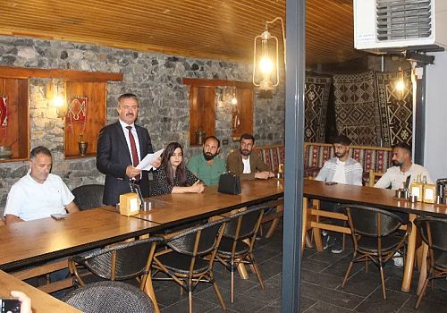 Orhan Gökdemir Ardahan’ın ekonomik, sosyal, siyasal ve hukuksal meseleleri ile ilgili fikirlerini paylaştı. 