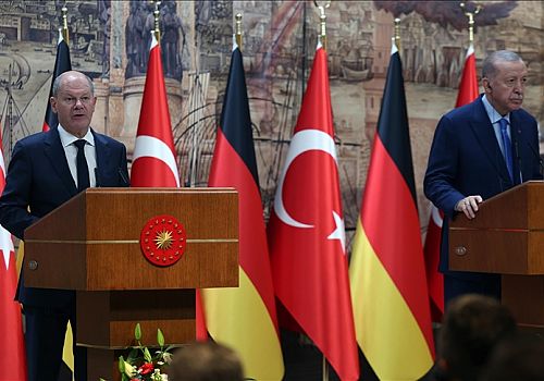 Orta Doğu'daki krizin herkesi meşgul ettiğini anlatan Scholz, İsrail konusunda farklı görüşlere sahip olduklarını söyledi