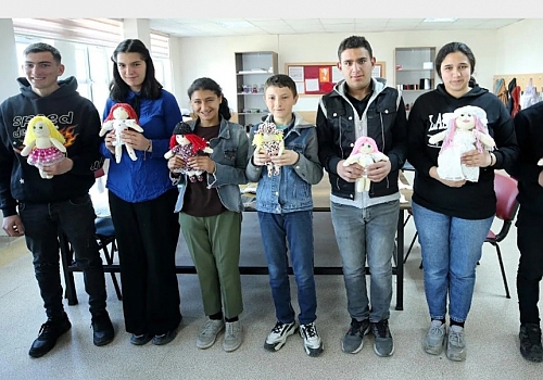 Özel Ellerin Sanat Yolculuğu: Ardahan Özel Eğitim Meslek Okulu'ndan Büyük Başarı