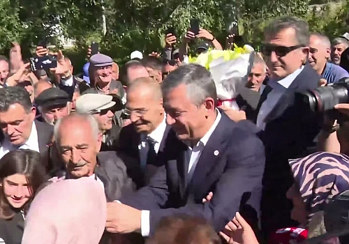 Özgür Özel Ardahan’da  Adamı Olan Değil, Arkada Kalanlar Öne Gelecek!