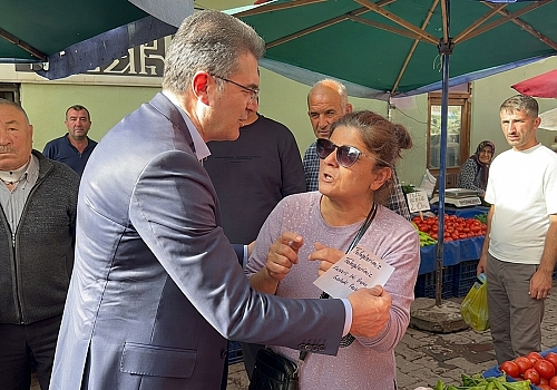 Özgür Özel’in Ardahan Ziyaretinde Çarpıcı Protesto Kulaklarını Tıkama Beni Dinle