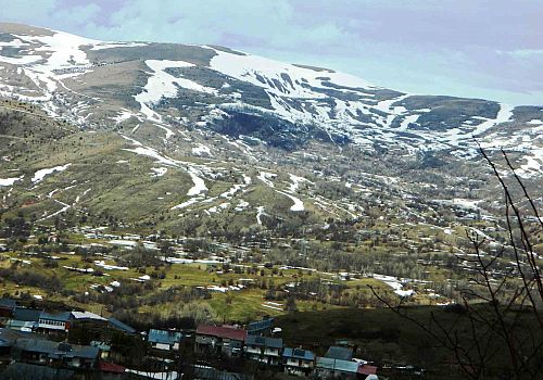 Posof Bahar mevsimiyle ayrı bir güzellikler sergiliyor