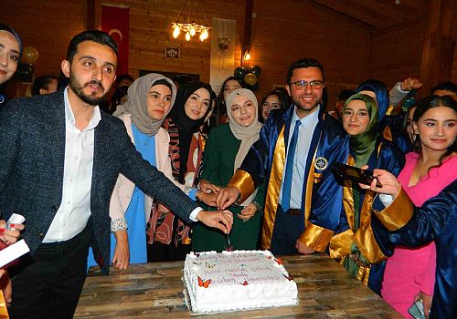 Posof Meslek Yüksek Okulu’nda mezuniyet töreni neşe ve coşku içinde gerçekleştirildi