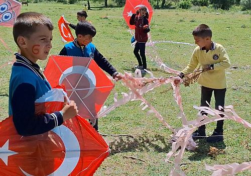 Posof Süngülü köyü ilkokulu ve ortaokulu öğrencilerine yönelik LGS sınavından önce moral etkinliği düzenlendi