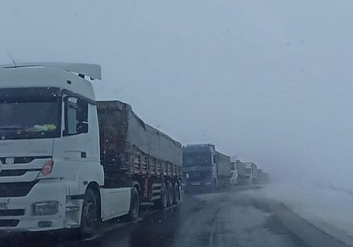 Posof ta 2550 rakımlı Ilgar Dağı geçidinde ulaşım durma noktasına geldi