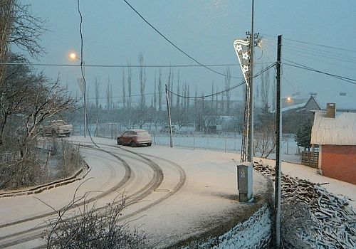 Posof'ta Gündüzleri Güneşli Havanın Aksine Gece Kar ve Tipi Şaşırtıyor
