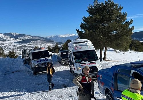 Posof ta kar nedeniyle yolu kapanan köyde mahsur kalan hasta, ekiplerin çalışmasıyla hastaneye ulaştırıldı