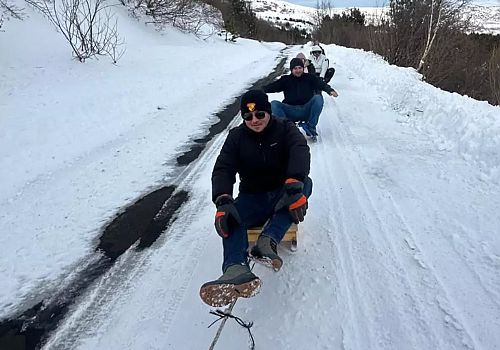 Posof’ta Kar Üstünde Piknik ve Kızak Keyfi