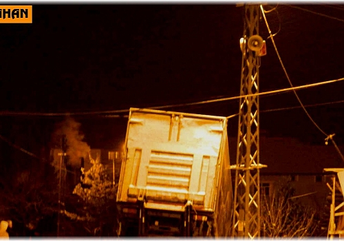 Posof ta Karlı yolda kayan Tır evin bahçesine girdi