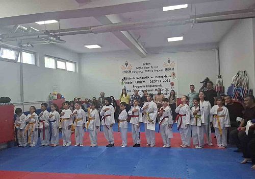 Posof ta Tekvandocu minik sporcuların kuşak heyecanı