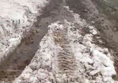 Posof ta temmuz ayında yüksek rakımlı yayla yollarında karla mücadele çalışmaları sürüyor.