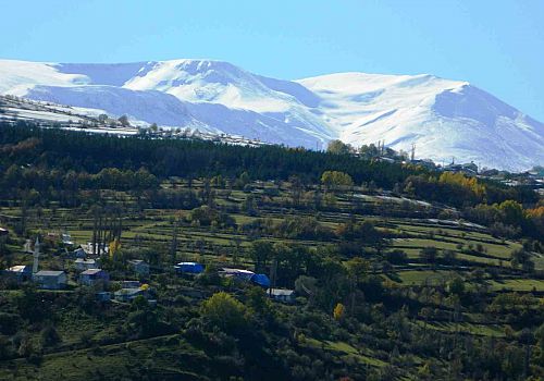 Posof’ta yeşil ile beyazın bütünleştiği doğa eşsiz bir manzara oluşturuyor.