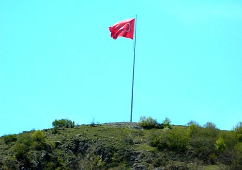 Posof taki Dev Türk bayrağı yenilendi