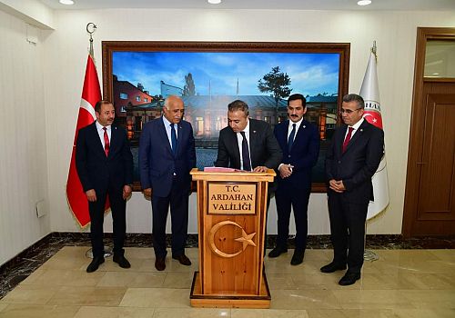 Prof.Dr.Esfender Korkmaz’ın katkılarıyla Çıldır a yapılacak öğretmenevi için Ardahan Valiliği ile protokol yapıldı.